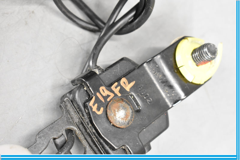 Load image into Gallery viewer, 06-13 Volvo C70 Front Right Passenger Side Seat Belt Buckle Oem
