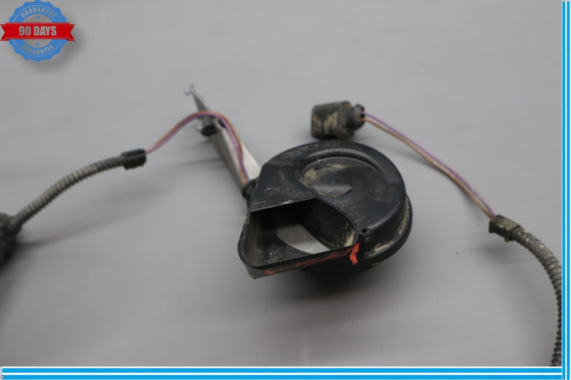 Load image into Gallery viewer, 11-17 Volkswagen Touareg Horn Signal High Pitch Tune Unit 7P6951206 Oem
