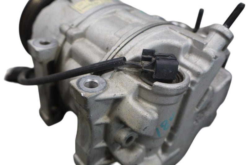 Load image into Gallery viewer, 15-19 Hyundai Genesis G80 G90 AC A/C Air Compressor W/ Clutch 97701B1000 Oem
