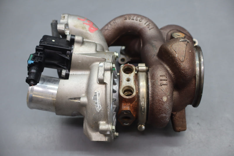 Load image into Gallery viewer, 14-24 Maserati Quattroporte Ghibli M157 Right Side Turbocharger Manifold Oem
