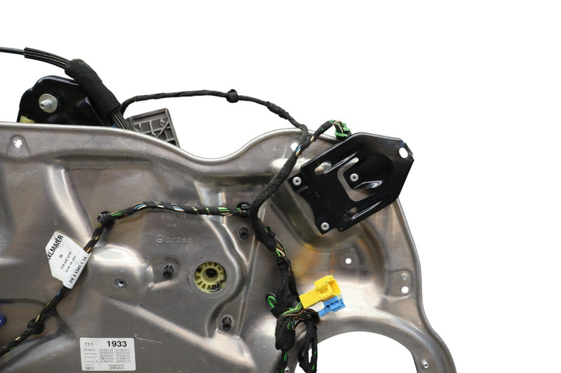 Load image into Gallery viewer, 12-18 Mercedes CLS550 W218 Front Left Side Door Window Regulator Assembly Oem
