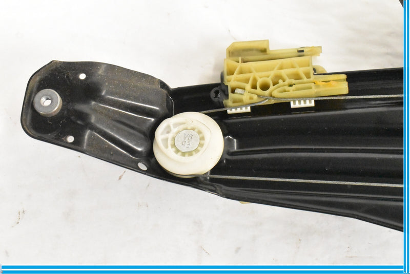 Load image into Gallery viewer, 2009-2015 BMW 750LI F02 RIGHT PASSENGER REAR WINDOW REGULATOR W/ MOTOR OEM

