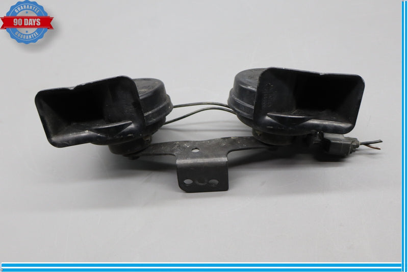 Load image into Gallery viewer, 14-24 Jaguar X152 F-Type Horn Alarm Signal Pair Set W/ Bracket Black Oem
