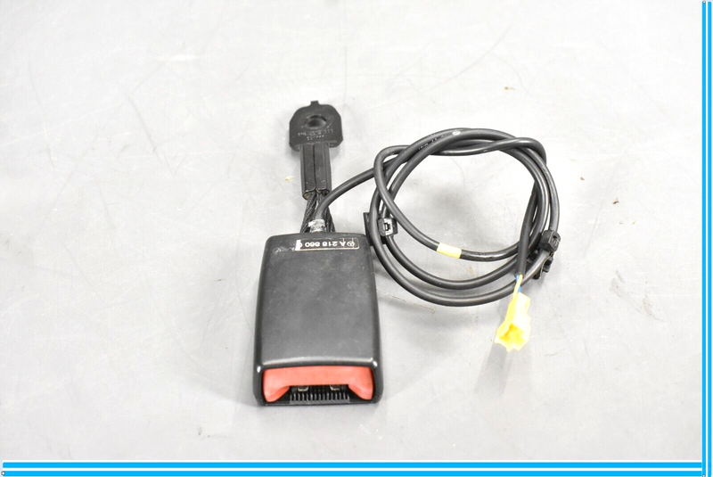 Load image into Gallery viewer, 12-18 Mercedes CLS550 W218 Front Right Passenger Side Seat Belt Buckle Oem
