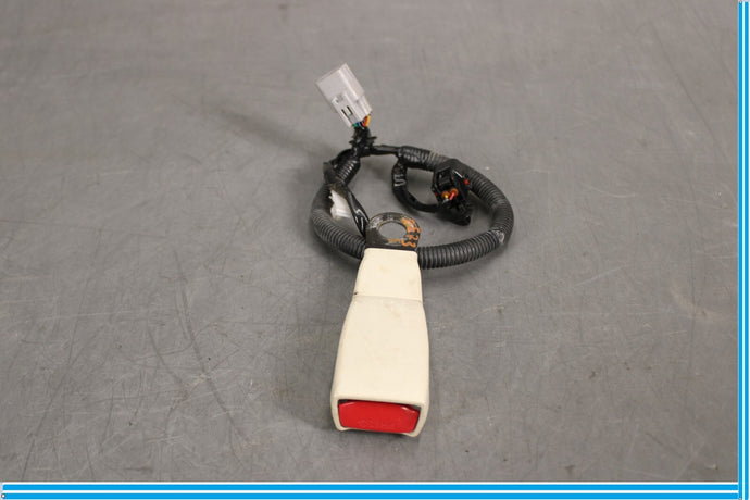 02-05 Lexus SC430 Front Right Passenger Side Seat Belt Buckle Receiver Oem