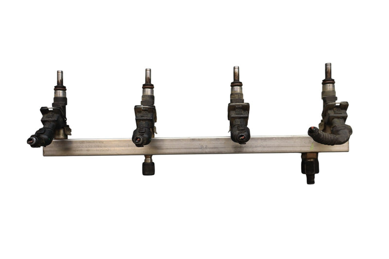 Load image into Gallery viewer, 03-19 Maserati Quattroporte M139 Left Side Fuel Injector Rail With Injector Oem
