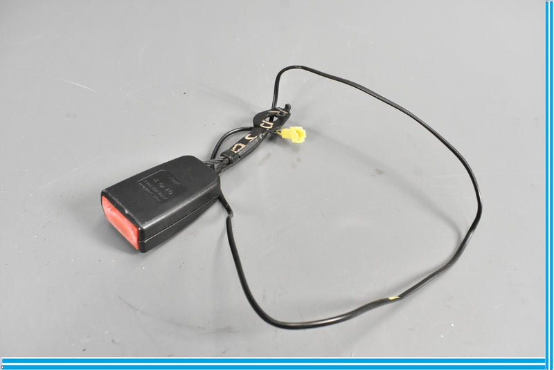 Load image into Gallery viewer, 08-14 Mercedes C300 C350 W204 Front Right Seat Belt Retractor Black Oem

