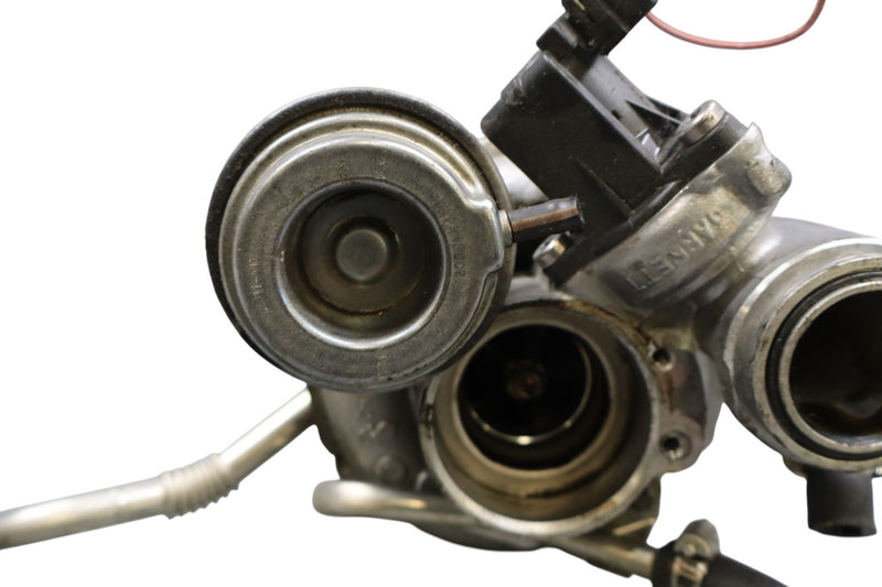 Load image into Gallery viewer, 09-12 BMW 750Li 750i Left Turbo Charger Turbocharger Housing 7576985 Oem
