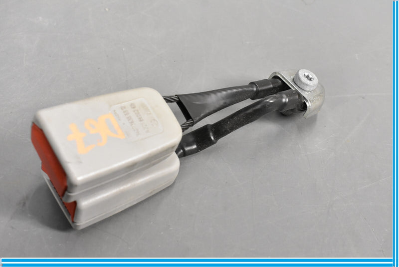 Load image into Gallery viewer, 07-13 Mercedes S550 S600 S400 W221 Rear Right Seatbelt Seat Belt Dual Buckle Oem
