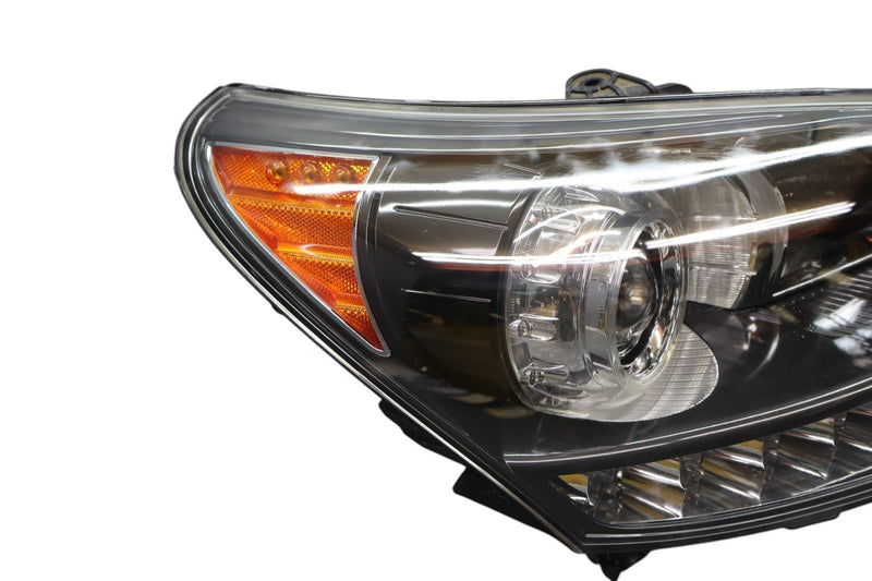 Load image into Gallery viewer, 11-13 Hyundai Equus Right Passenger Side Xenon HID Headlight Lamp 921023N030 Oem
