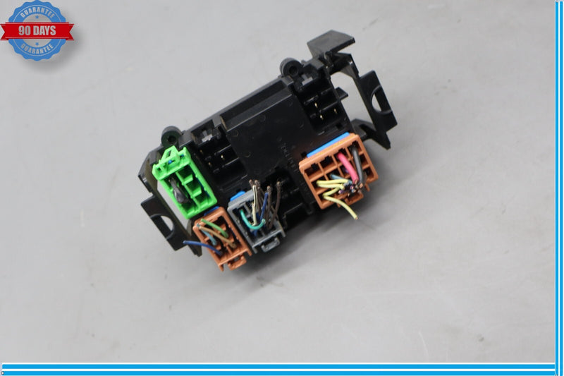 Load image into Gallery viewer, 05-07 Hummer H2 Dashboard Fuse Box Relay Oem
