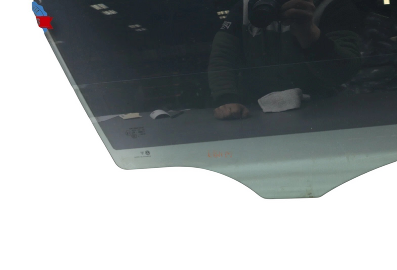 Load image into Gallery viewer, 11-17 Volkswagen Touareg Front Right Passenger Side Door Window Auto Glass Oem
