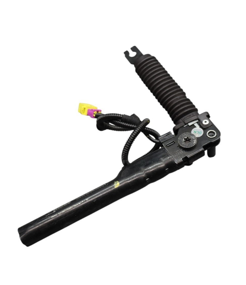 Load image into Gallery viewer, 11-13 Hyundai Equus Front Left Driver Side Seat Belt Seatbelt Pre-Tensioner Oem

