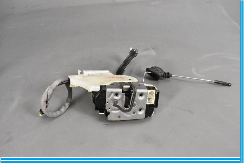 Load image into Gallery viewer, 12-18 Mercedes CLS550 W218 Front Right Passenger Side Door Lock Actuator Oem

