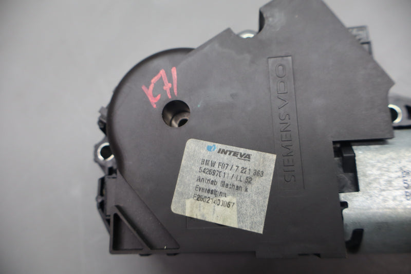 Load image into Gallery viewer, 10-17 BMW 535i 550i GT xDrive Sunroof Sun Roof Shade Glass Motor 9127381 Oem
