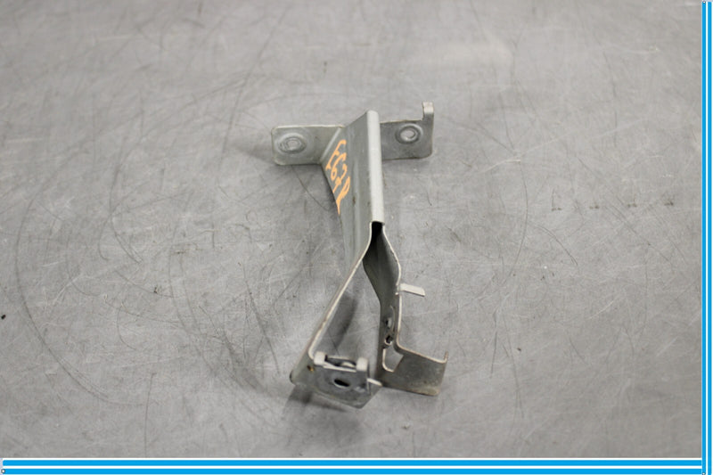 Load image into Gallery viewer, 10-16 Mercedes E350 E550 Right Passenger Side Air Deflector Bracket Mount Oem
