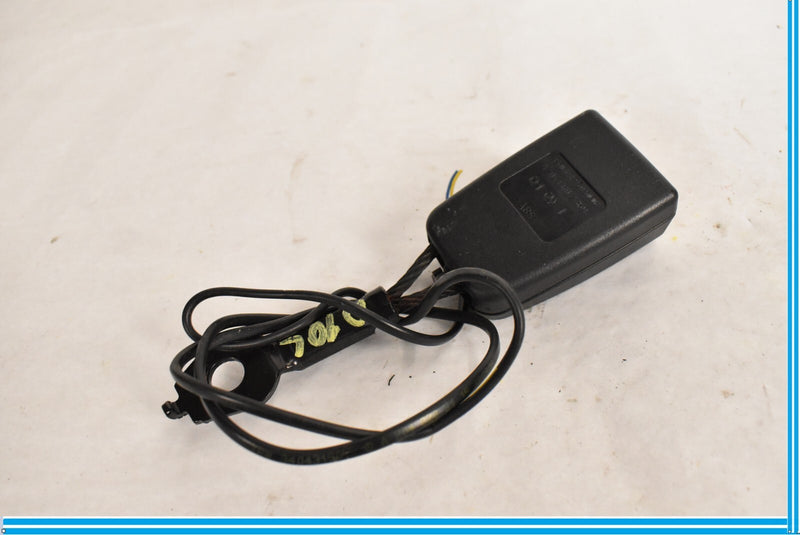 Load image into Gallery viewer, 08-15 MERCEDES C230 C250 C300 C350 C63 W204 LEFT DRIVER SEATBELT RECEIVER BLACK
