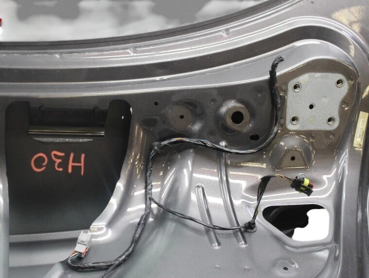 Load image into Gallery viewer, 14-20 Maserati Ghibli M157 Trunk Lid Shell Cover Panel Assembly Black OEM
