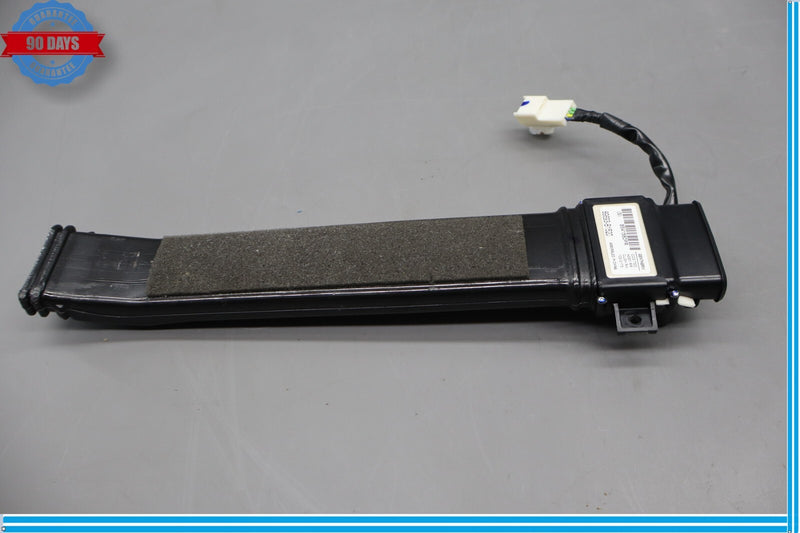 Load image into Gallery viewer, 15-16 Hyundai Genesis Front Right Passenger Seat Belt Blower W/ Insert Oem
