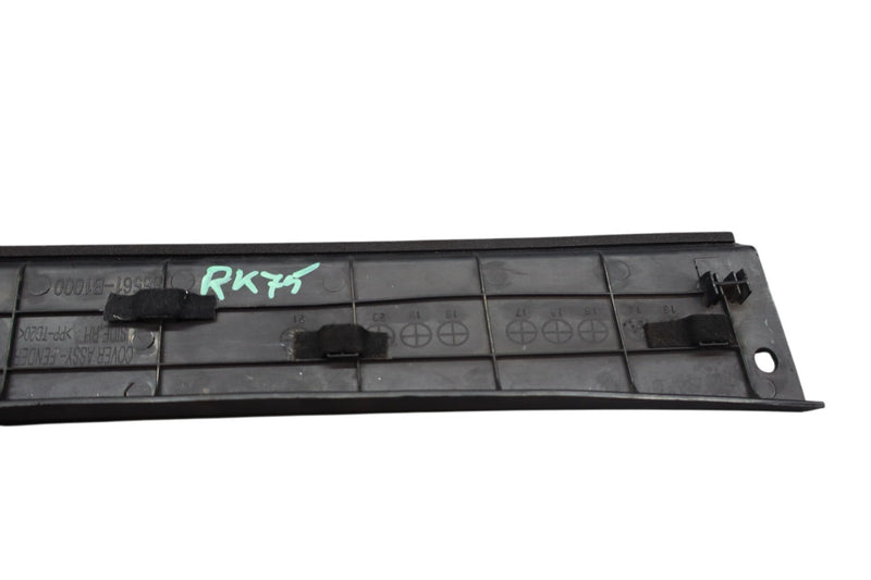 Load image into Gallery viewer, 15-20 Hyundai Genesis Front Right Side Fender Seal Trim Ledge Cover Oem
