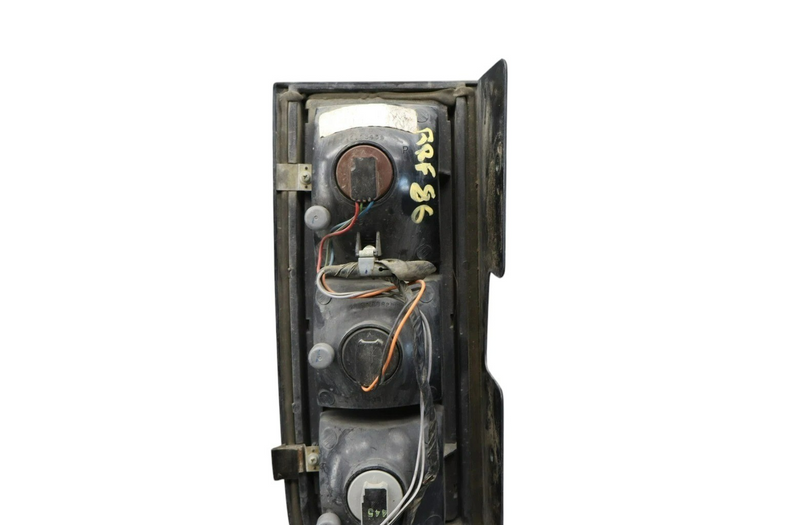 Load image into Gallery viewer, 05-07 Hummer H2 Rear Right Passenger Side Tail Light Lamp 15193459 Oem
