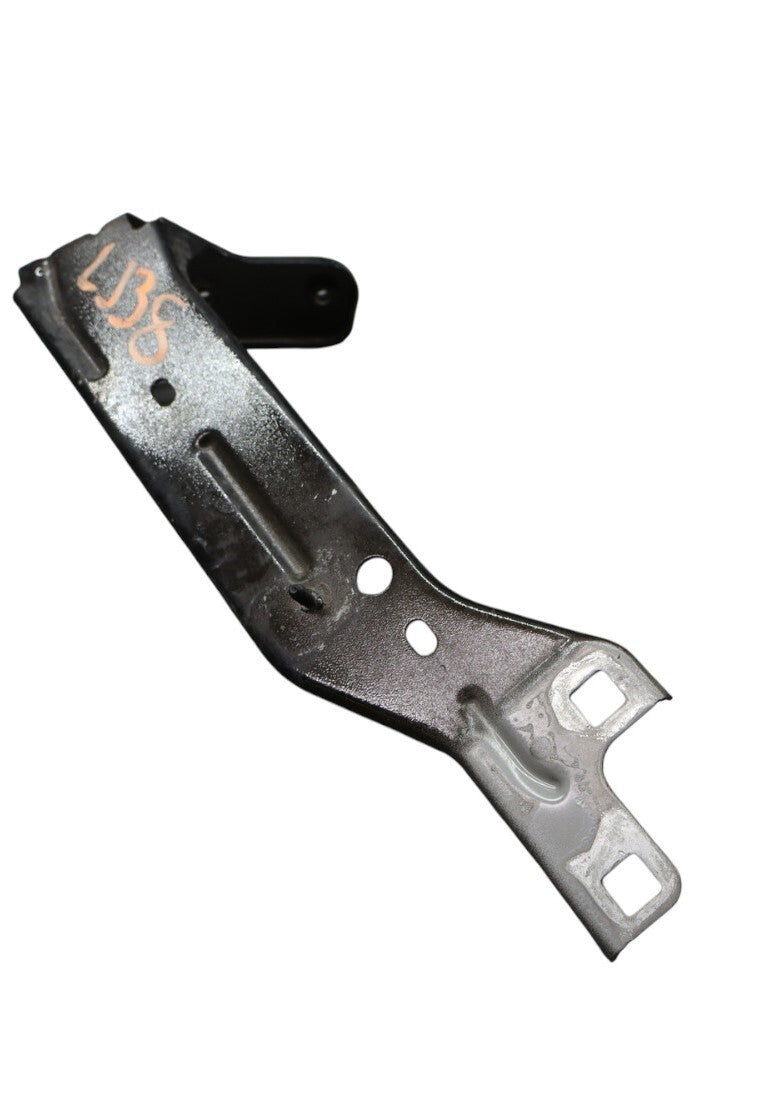 Load image into Gallery viewer, 17-21 Alfa Romeo Giulia 952 Front Left Driver Side Fender Holder Bracket Oem
