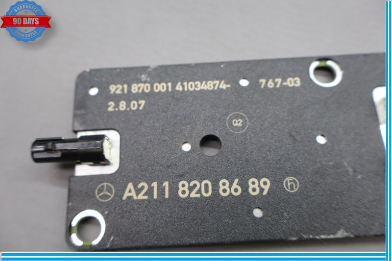 Load image into Gallery viewer, 03-11 Mercedes CLS550 E350 Antenna Amplifier Booster 2118208689 Oem

