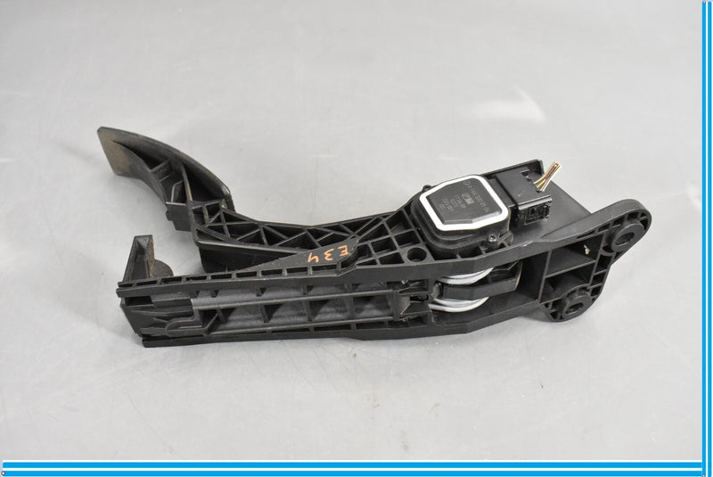 Load image into Gallery viewer, 07-12 Mercedes GL450 GL550 X164 Gas Throttle Pedal Accelerator Oem
