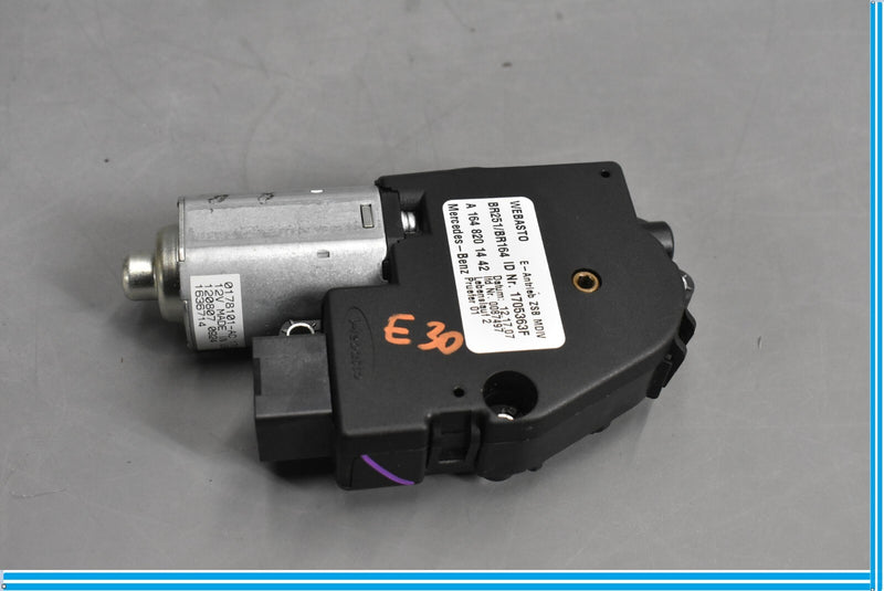 Load image into Gallery viewer, 06-12 Mercedes X164 GL550 GL450 Power Sunroof Sun Roof Motor Oem
