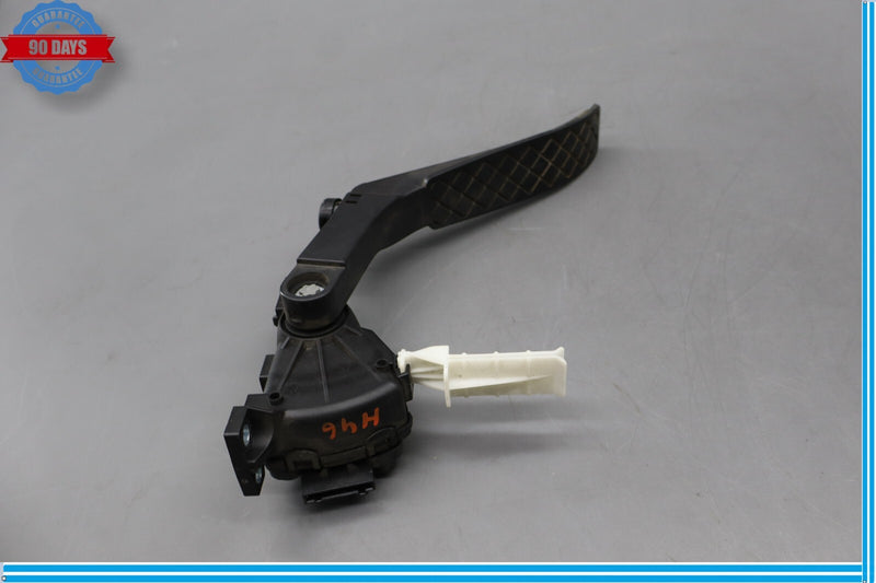 Load image into Gallery viewer, 11-18 Volkswagen VW Touareg Front Lower Gas Acceleration Pedal 7L0723507D Oem
