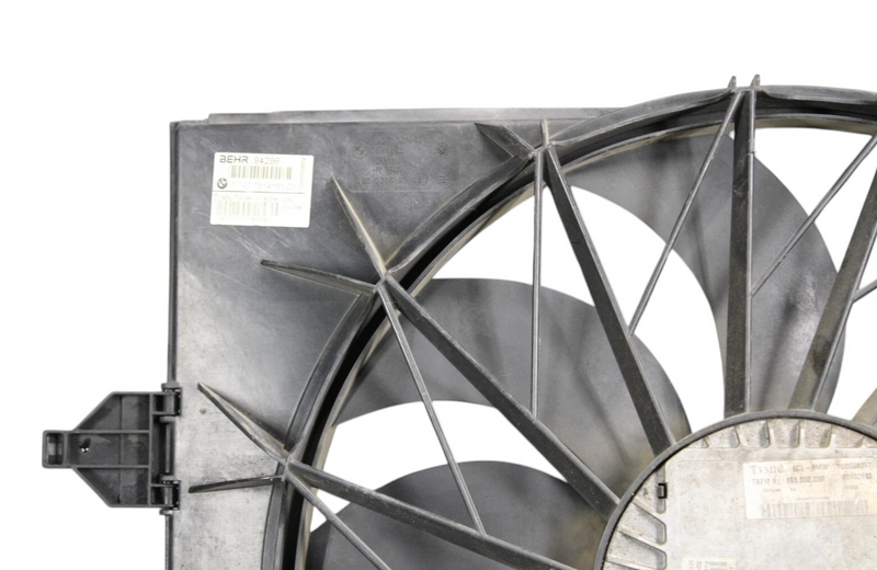 Load image into Gallery viewer, 04-05 BMW 645Ci E64 Engine Motor Radiator Condenser Cooling Fan Assembly Oem

