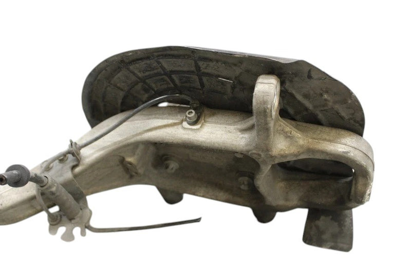 Load image into Gallery viewer, 14-18 Maserati Ghibli Quattroporte Front Right Side Spindle Knuckle Hub Oem
