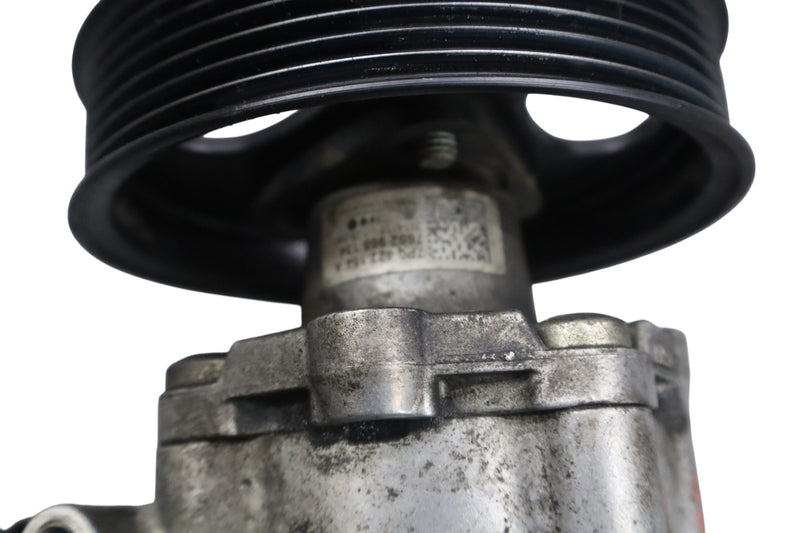 Load image into Gallery viewer, 11-18 Porsche Cayenne 958 Engine Power Steering Pump W/ Pulley 7P0422154A Oem
