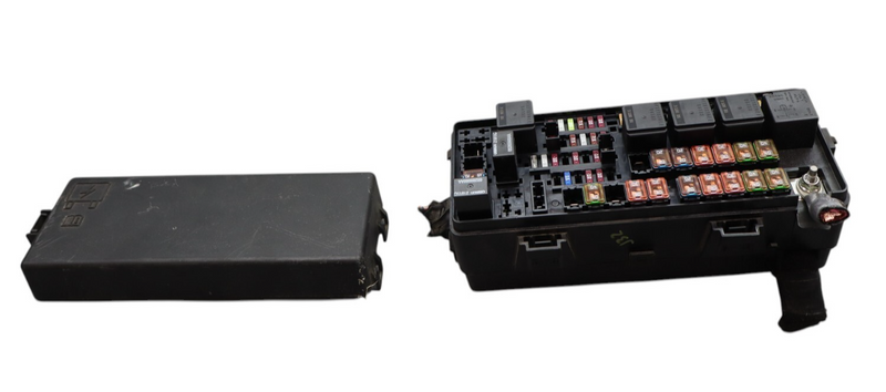 Load image into Gallery viewer, 14-17 Maserati Ghibli Rear Power Distribution Fuse Relay Box 670109664 Oem

