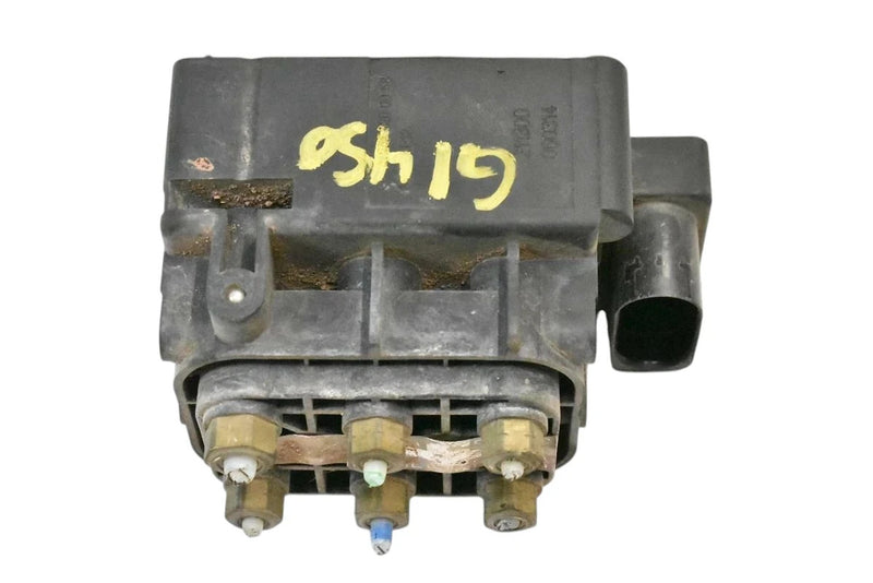 Load image into Gallery viewer, 06-20 Mercedes W221 R500 GL450 S63 Air Suspension Valve Block 2123200358 Oem
