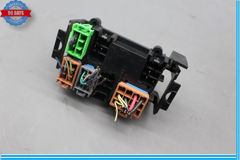 Load image into Gallery viewer, 05-07 Hummer H2 Dashboard Fuse Box Relay Oem
