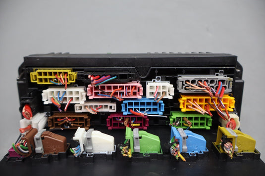 10-16 Mercedes W212 E350 E550 CLS550 Front SAM Module Relay Fuse Box Oem