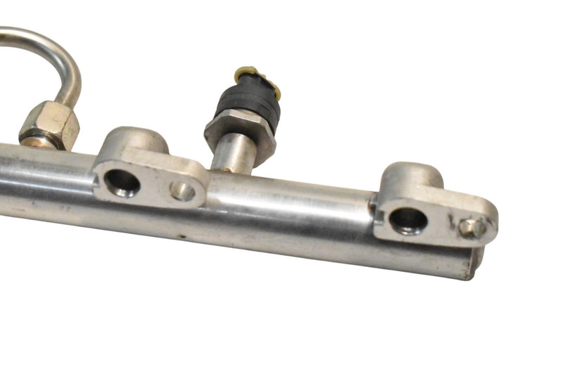 Load image into Gallery viewer, 14-20 Maserati	Quattroporte GTS 3.8L V8 Fuel Rail w/ Injectors 000293546 Oem
