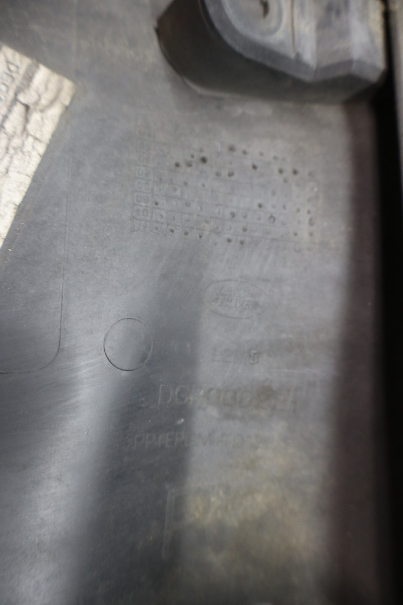 Load image into Gallery viewer, 10-13 Land Rover Range Rover Rear Right Side Door Lower Molding Trim Oem
