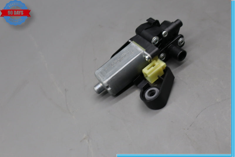 Load image into Gallery viewer, 09-15 BMW 740i 750Li xDrive Rear Right Side Door Sun Blind Shade Motor Oem
