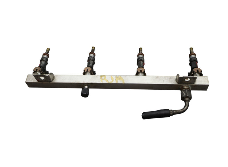 Load image into Gallery viewer, 03-19 Maserati Quattroporte M139 Right Side Fuel Injector Rail With Injector Oem
