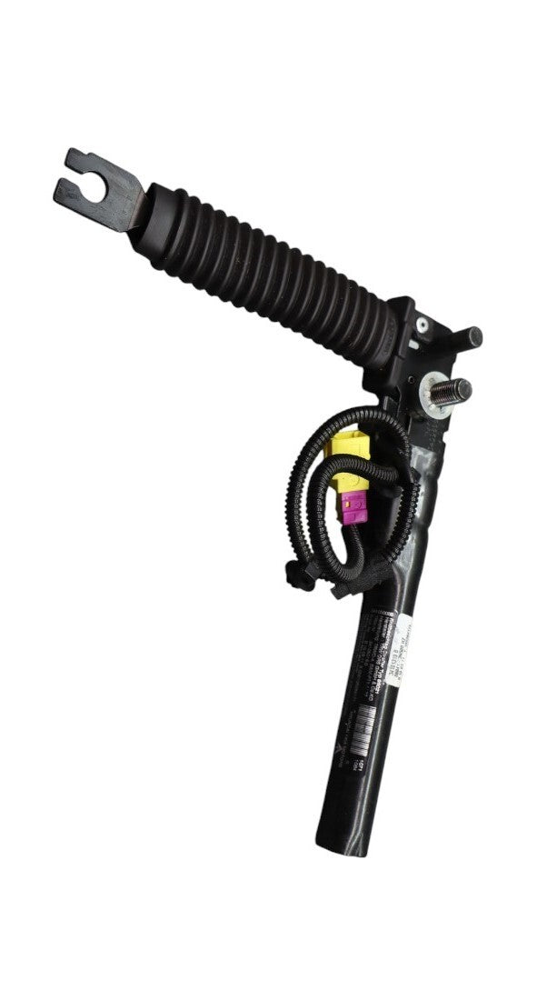 Load image into Gallery viewer, 11-13 Hyundai Equus Front Right Passenger Side Seat Belt Pre-Tensioner Oem
