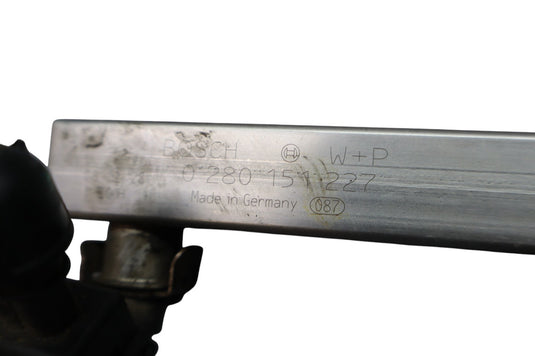 03-19 Maserati Quattroporte M139 Right Side Fuel Injector Rail With Injector Oem