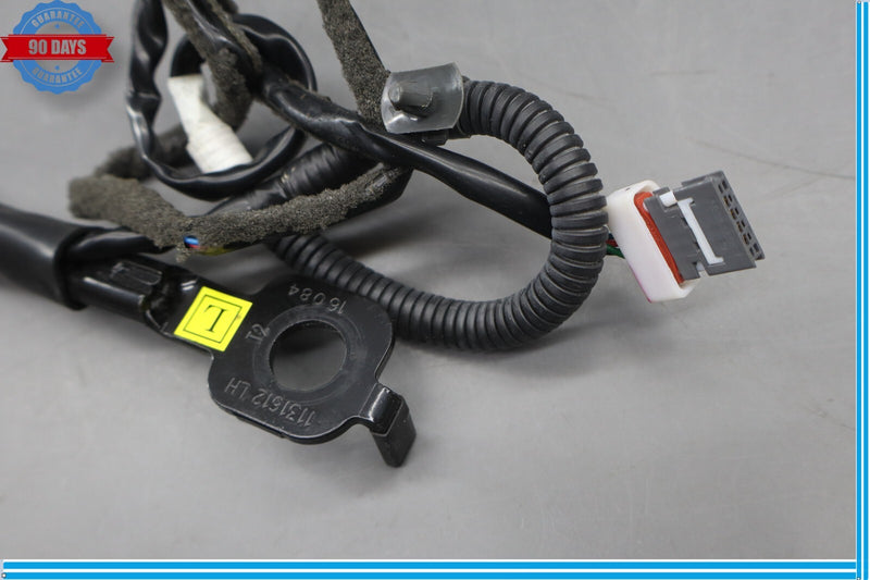 Load image into Gallery viewer, 15-18 Hyundai Genesis Rear Left Driver Side Seat Belt Seatbelt Buckle Oem

