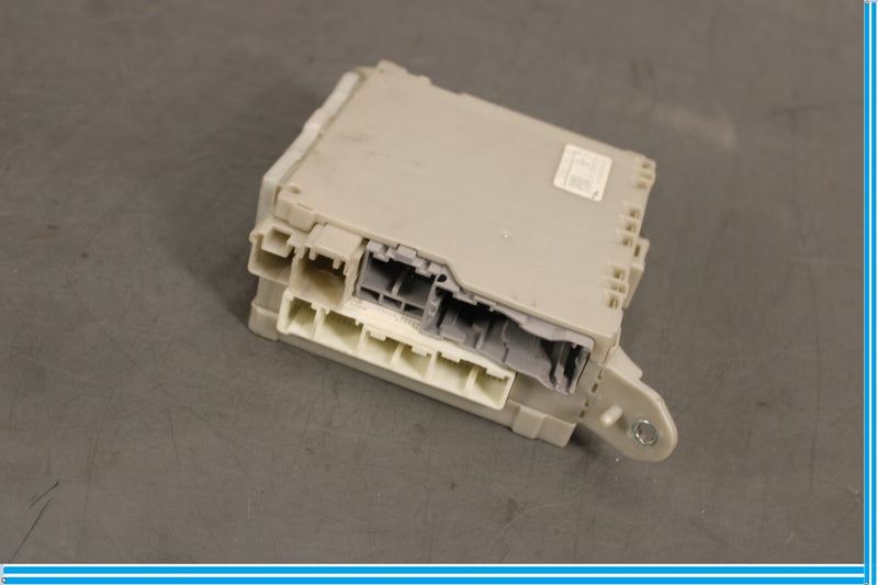 Load image into Gallery viewer, 07-09 Lexus LS460 Rear Trunk Lid Junction Block Fuse Box 8267050091 Oem
