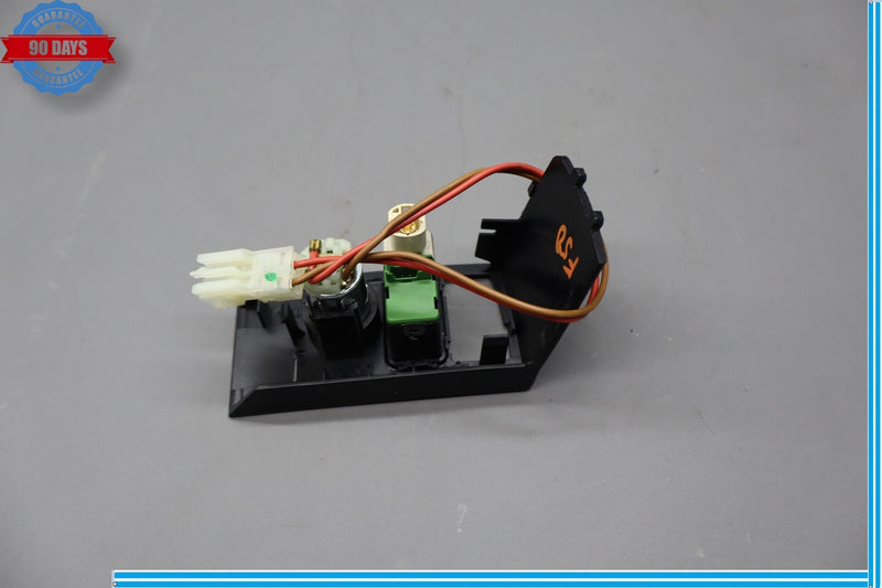 Load image into Gallery viewer, 09-15 BMW 750Li 750Li xDrive Auxiliary Aux In Audio Socket Port Plug Unit Oem

