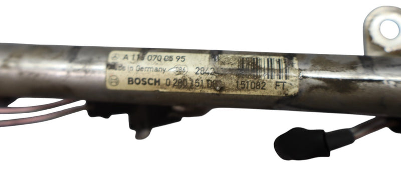 Load image into Gallery viewer, 00-06 Mercedes R230 SL500 CLK430 Fuel Injector Rail W/ Injectors 1130700095 Oem
