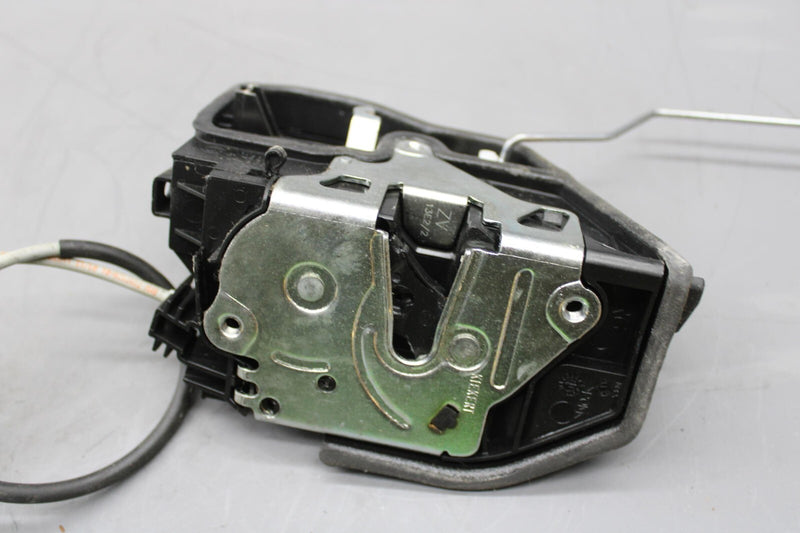 Load image into Gallery viewer, 11-16 BMW 528i 535i 550i xDrive Rear Right Side Door Lock Latch Assembly Oem
