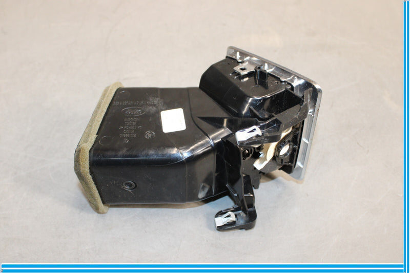 Load image into Gallery viewer, 10-13 Land Rover Range Rover Sport Right Dashboard Air Vent Passenger Oem
