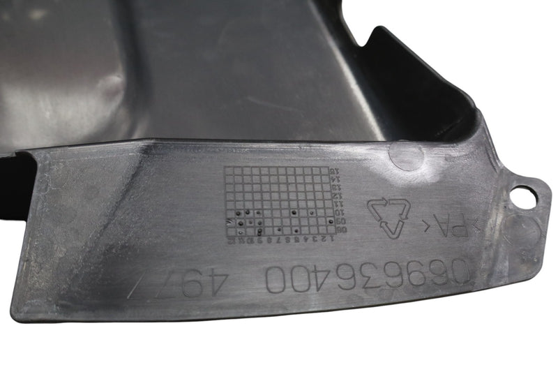 Load image into Gallery viewer, 03-13 Maserati Quattroporte M139 Right Side Engine Motor Cover 069636400 Oem
